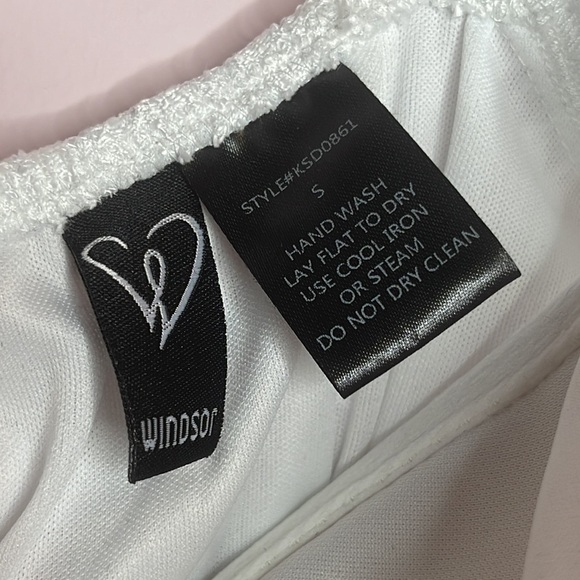 ❤️ WINDSOR White Dress Poofy sleeves Lace SIZE SMALL - Picture 9 of 9